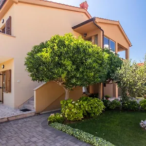 Apartment Pina, Krk Town